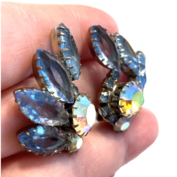 Vintage Clip On Earrings Blue Aurora Borealis Rhinestones Crescent Shaped Silver - Picture 6 of 7